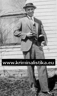 Dillinger se svými oblíbenými zbraněmi